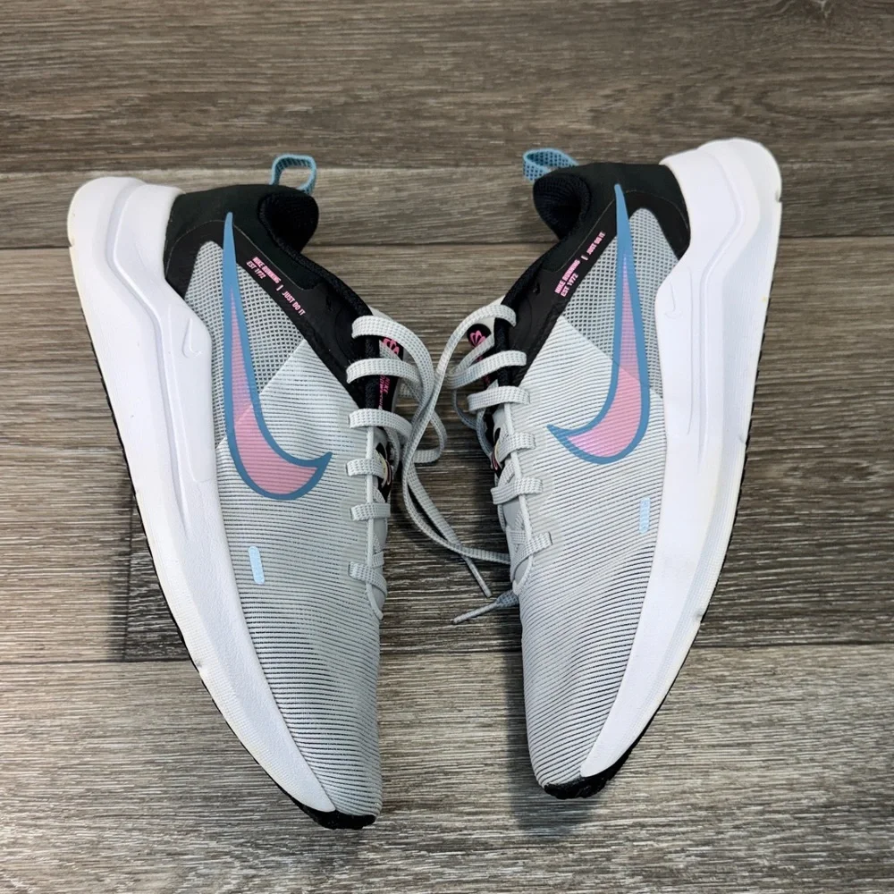 Nike Women's Black, Gray, and Pink Sneakers woman’s size 9.5 (j203)